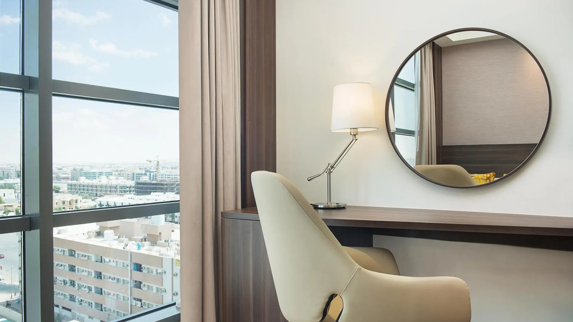 Hotel Hampton By Hilton Dubai Airport 3*,