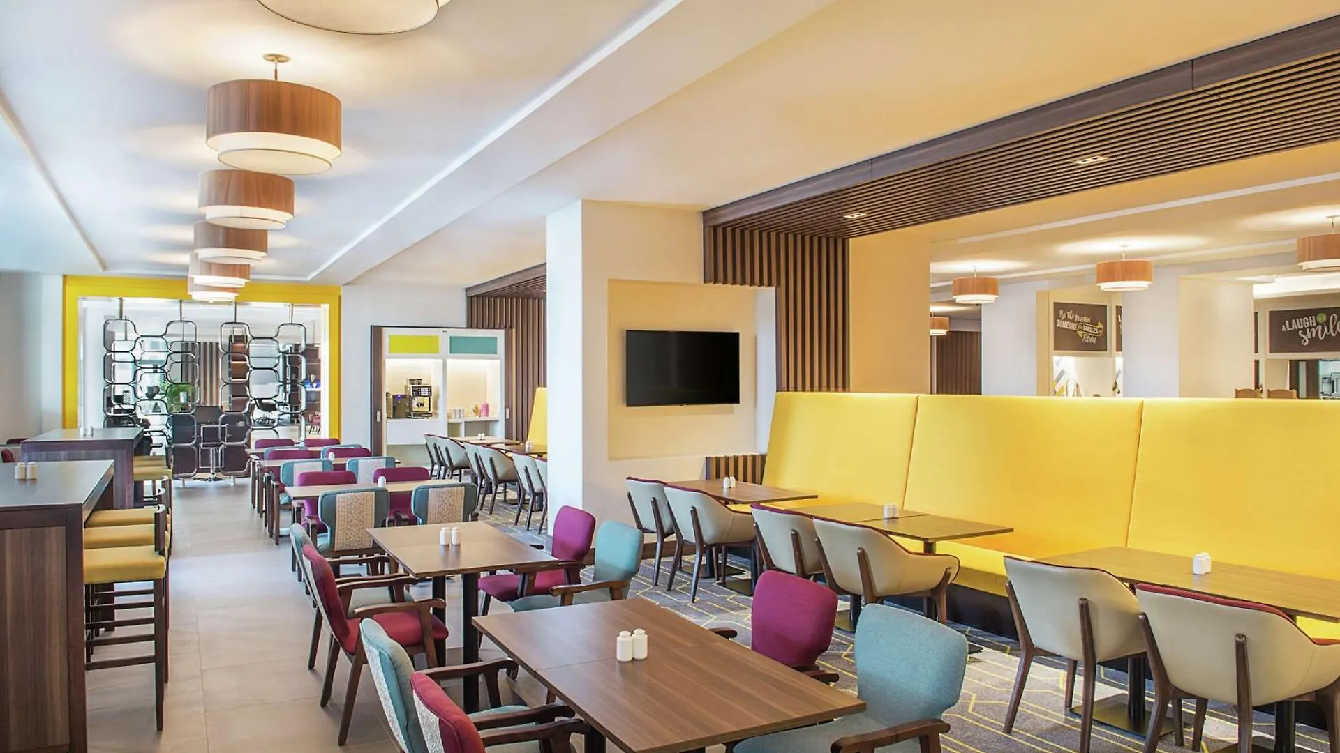 Hotel Hampton By Hilton Dubai Airport