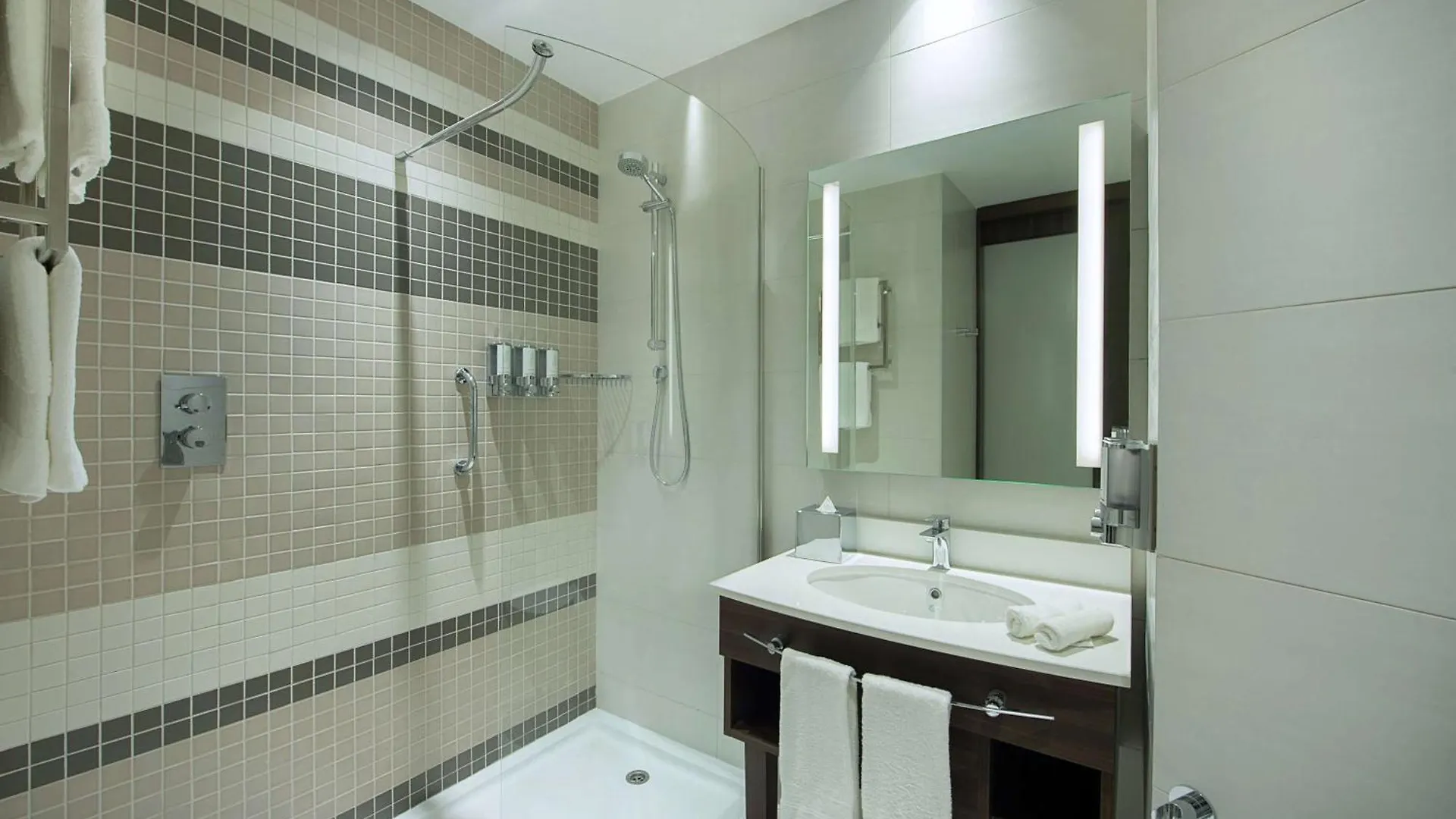 Hotel Hampton By Hilton Dubai Airport 3*,  Emirati Arabi Uniti