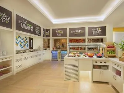 Hotel Hampton By Hilton Dubai Airport 3*,