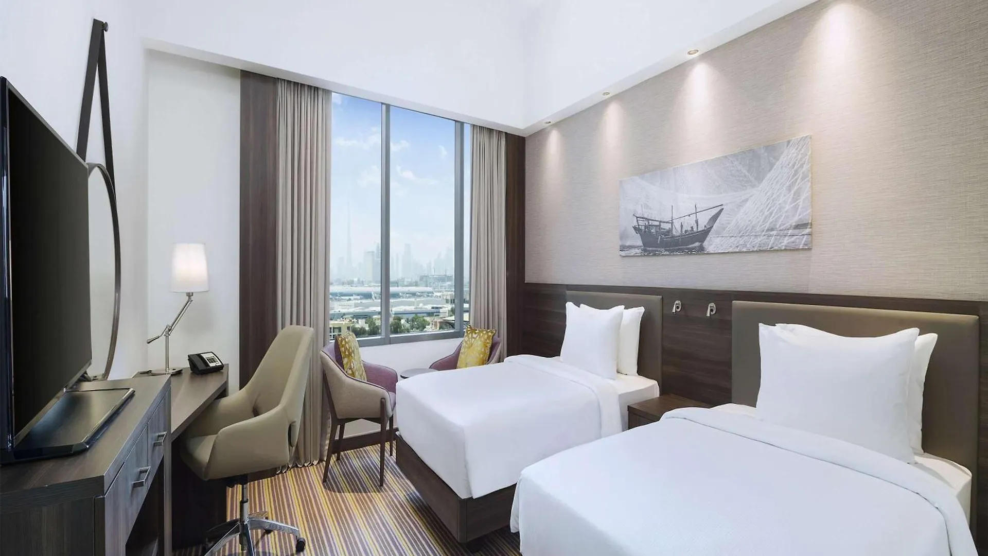 Hotel Hampton By Hilton Dubai Airport 3*,