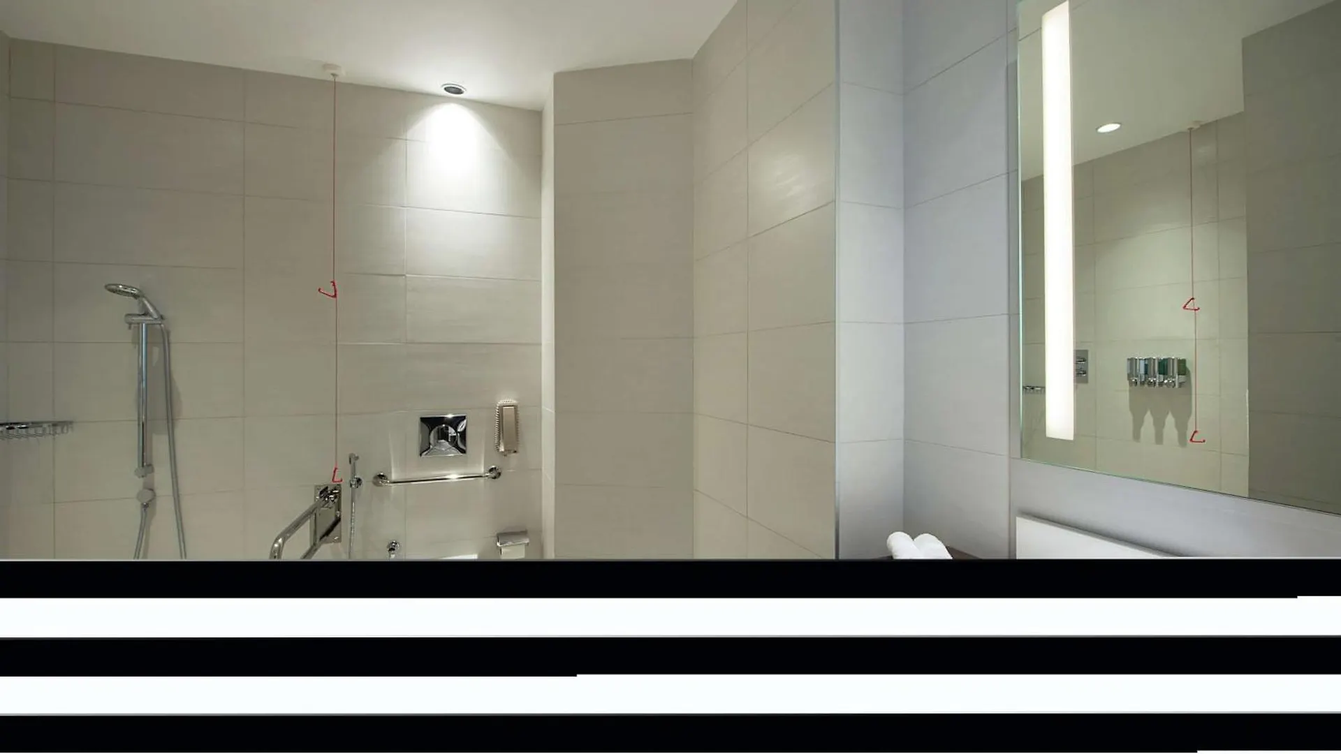 Hotel Hampton By Hilton Dubai Airport