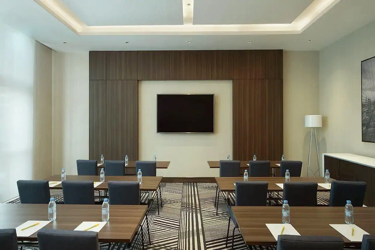 Hotel Hampton By Hilton Dubai Airport