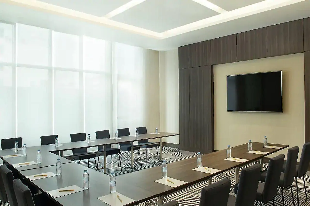 Hotel Hampton By Hilton Dubai Airport