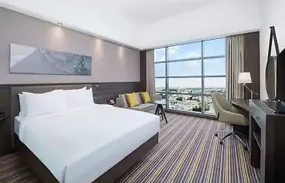 Hotel Hampton By Hilton Dubai Airport 3*,